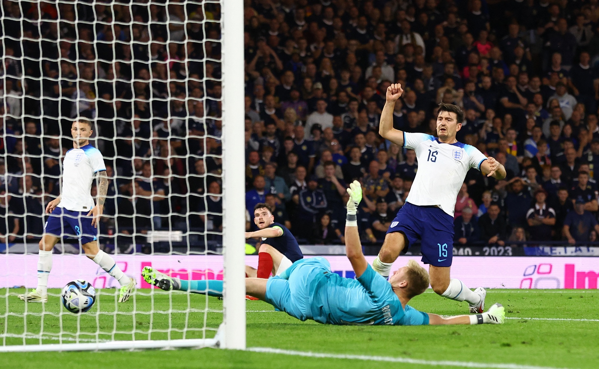 Maguire g&acirc;y thảm họa, tuyển Anh vẫn hạ Scotland cuộc đối đầu thứ 150 - Ảnh 4.