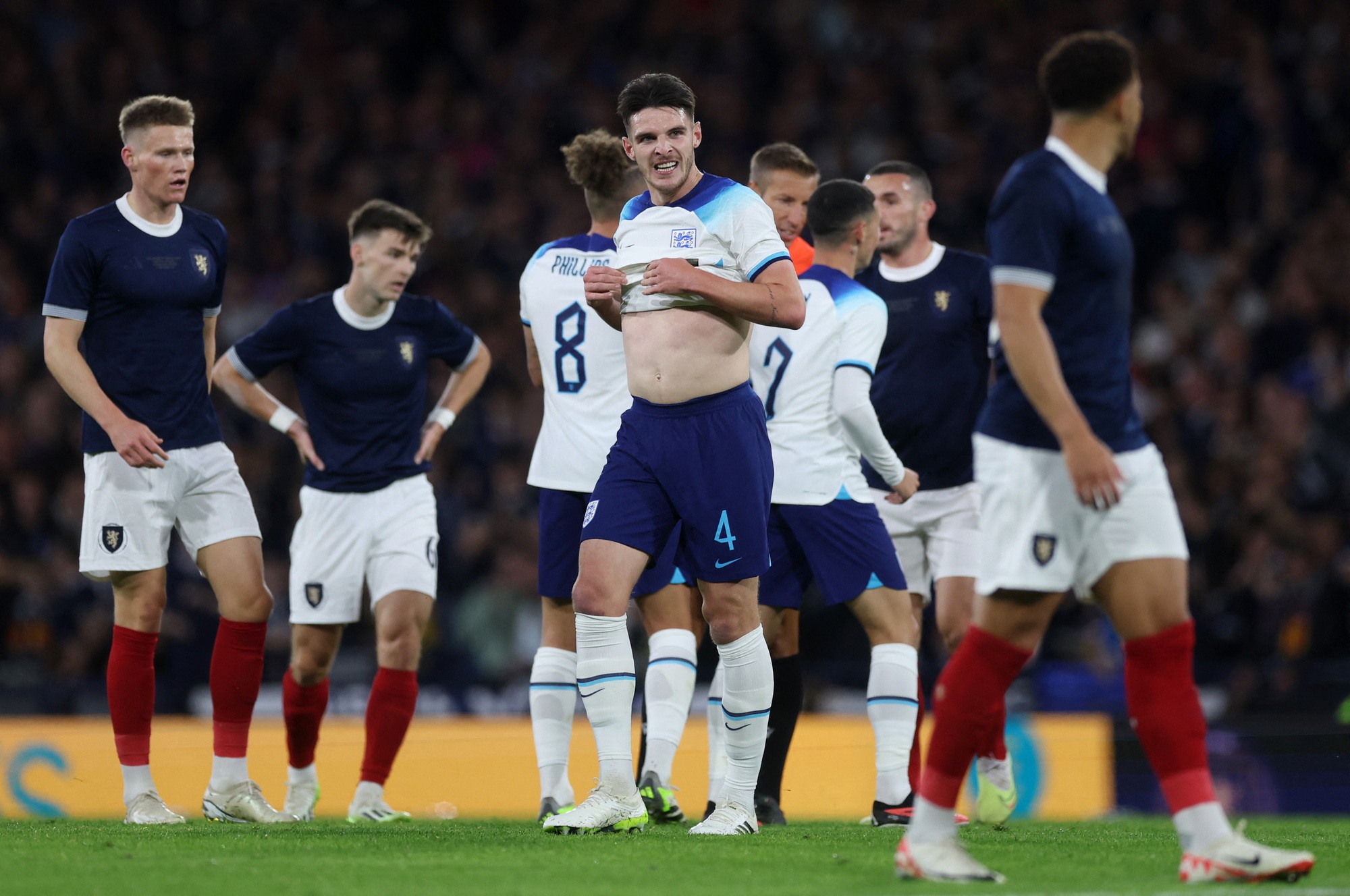Maguire g&acirc;y thảm họa, tuyển Anh vẫn hạ Scotland cuộc đối đầu thứ 150 - Ảnh 1.