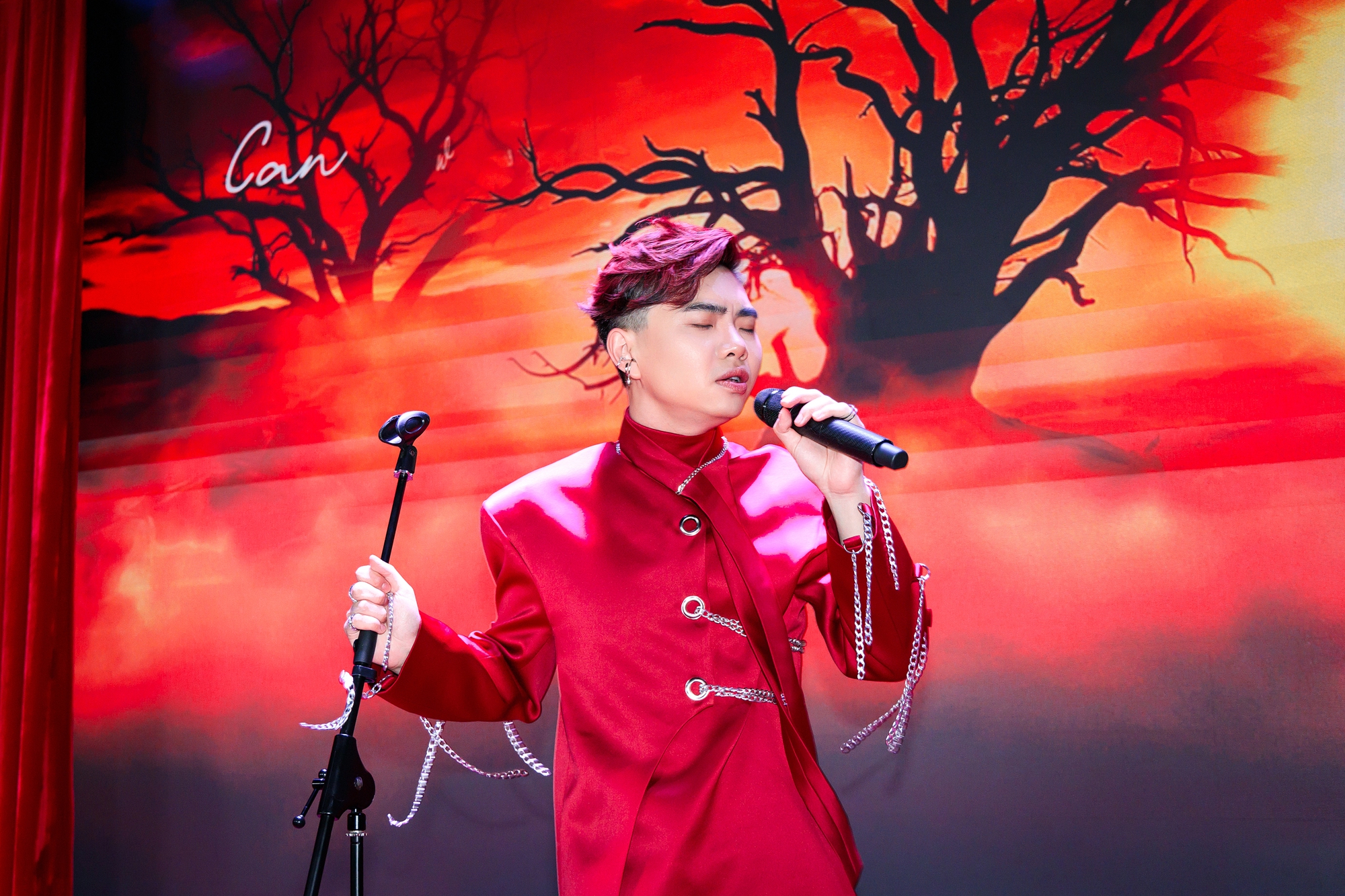 Thiếu gia tập đo&agrave;n ngh&igrave;n tỉ lao v&agrave;o showbiz