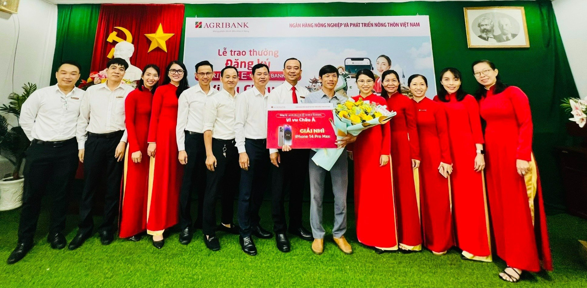 Agribank chi nhánh Phú Quốc trao thưởng cho khách hàng trúng giải