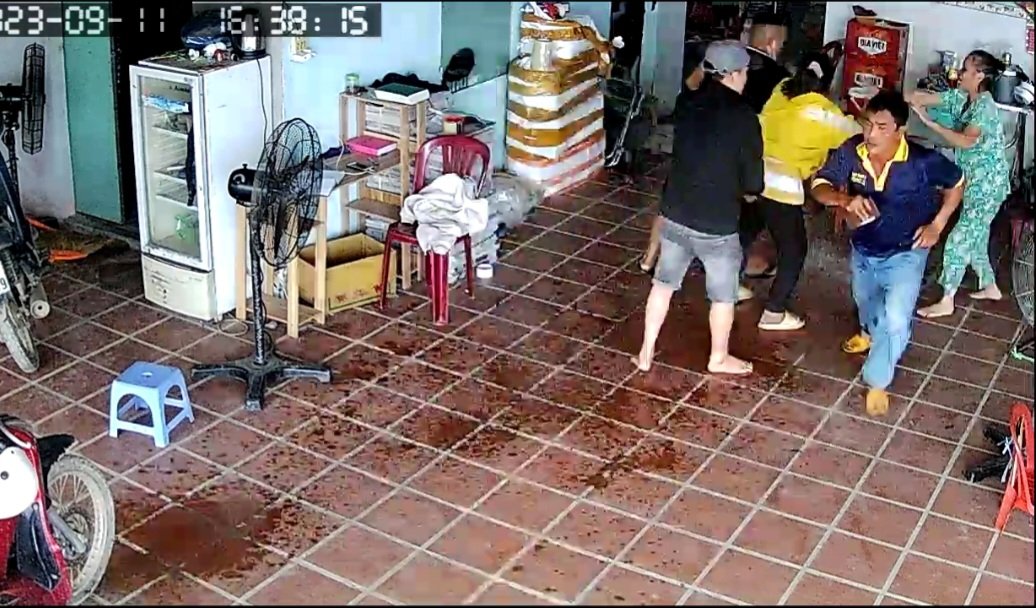 Công an điều tra vụ 2 con trai tưới xăng doạ đốt nhà mẹ ruột