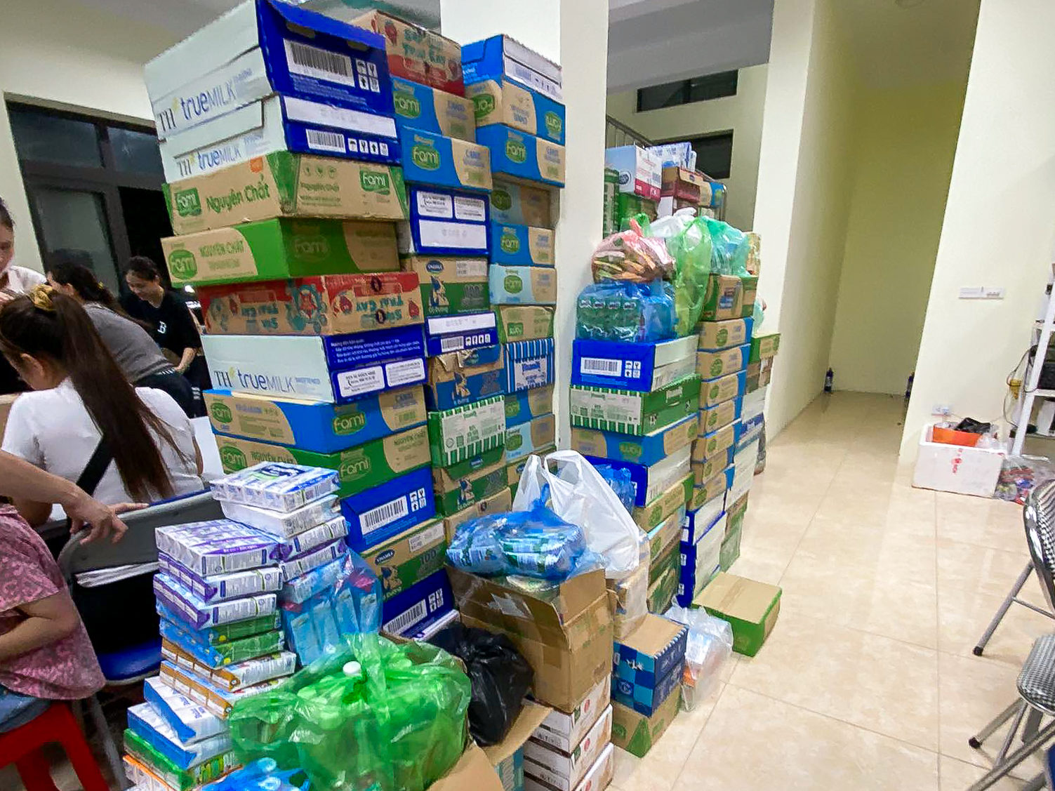 Ấm áp tình người trong vụ cháy chung cư mini ở Hà Nội - Ảnh 3.