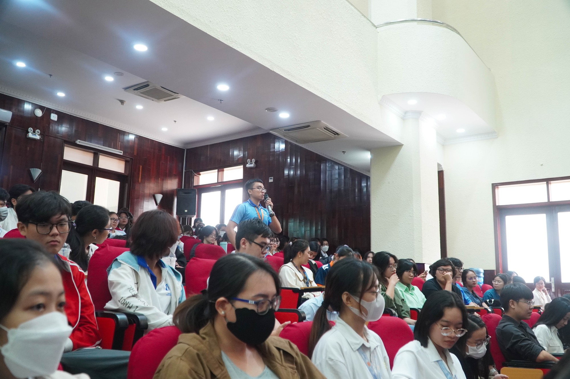 Nguy&ecirc;n Ph&oacute; Thủ tướng Đức giao lưu c&ugrave;ng sinh vi&ecirc;n TP HCM  - Ảnh 4.