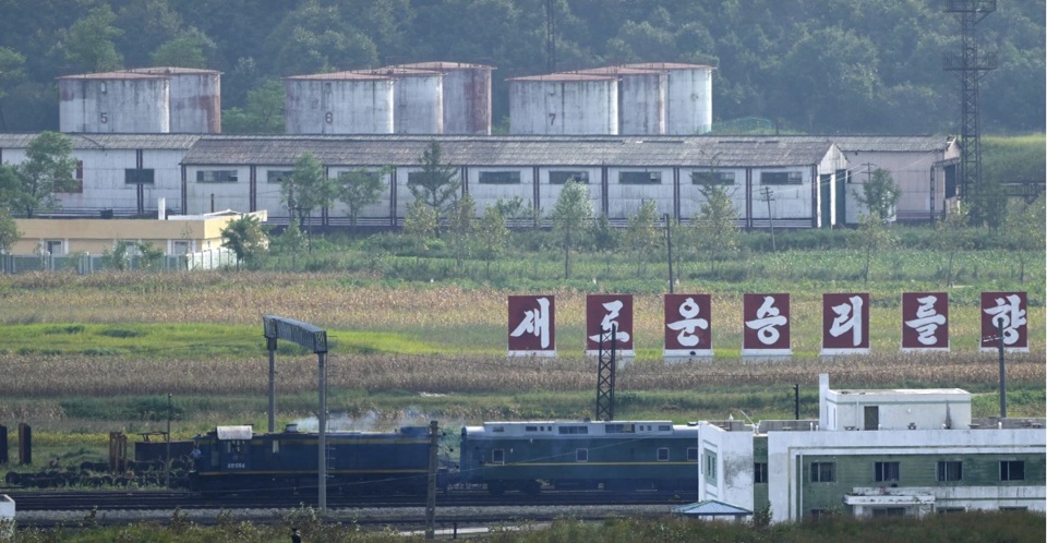 &Ocirc;ng Kim Jong-un hướng tới tương lai 100 năm tiếp theo với Nga - Ảnh 2.