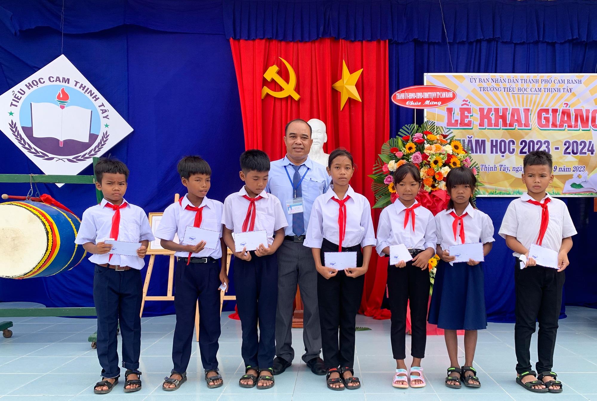 Khatoco đồng h&agrave;nh c&ugrave;ng học sinh, sinh vi&ecirc;n đầu năm học mới - Ảnh 2.