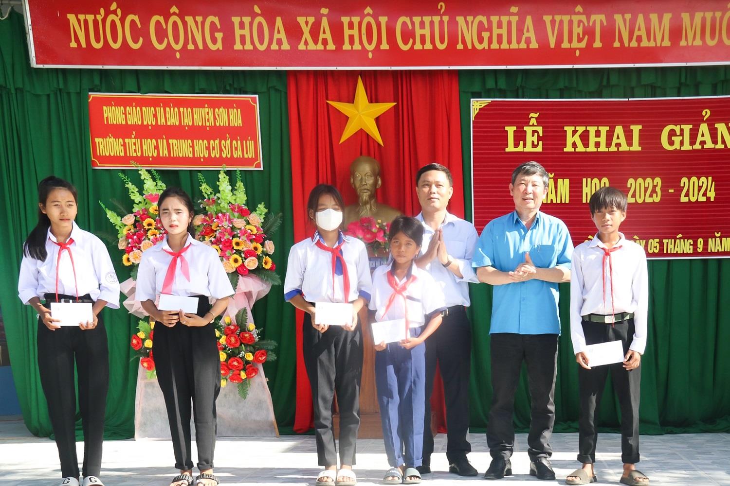 Khatoco đồng h&agrave;nh c&ugrave;ng học sinh, sinh vi&ecirc;n đầu năm học mới - Ảnh 6.