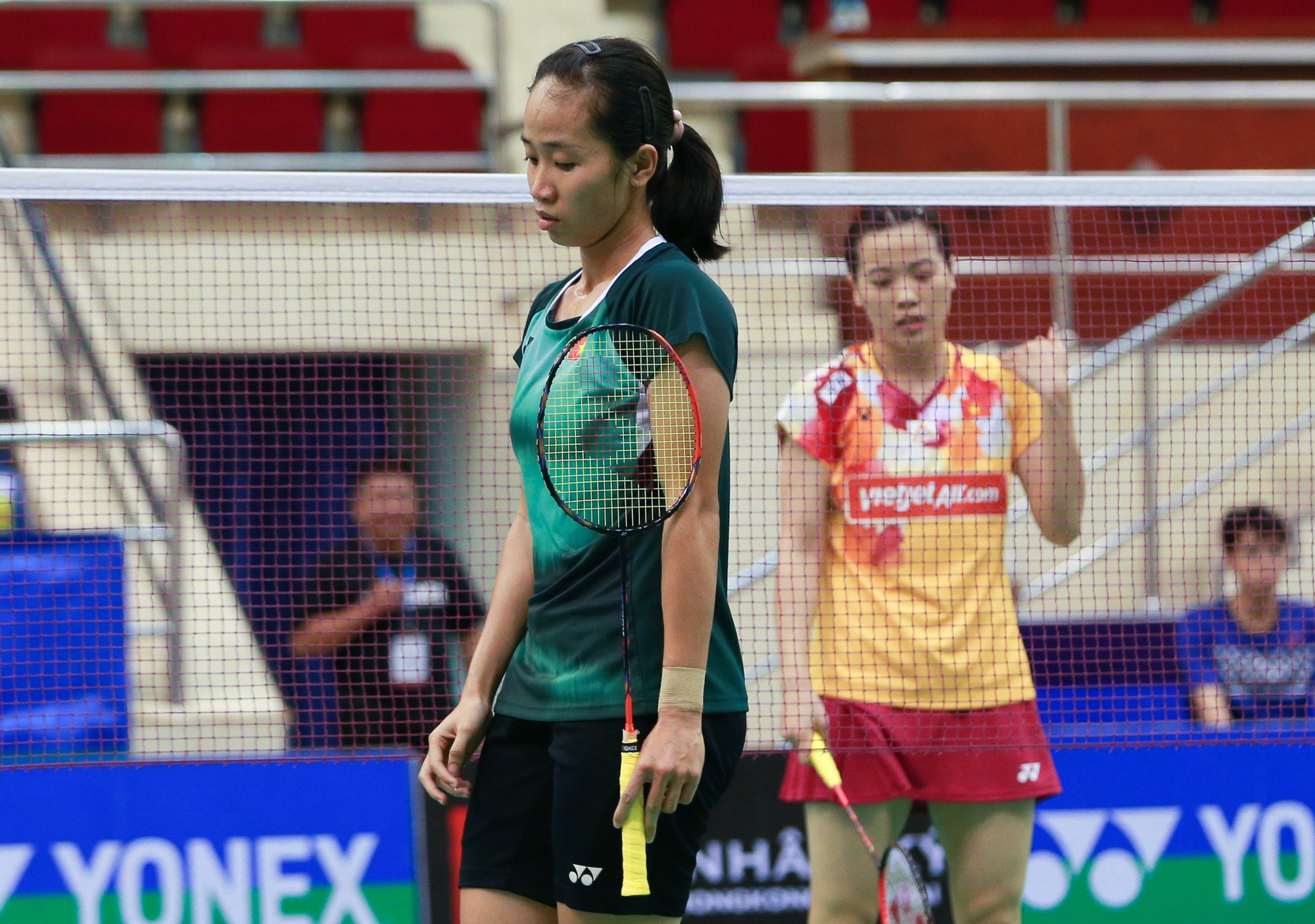 Nguyễn Th&ugrave;y Linh dễ d&agrave;ng đ&aacute;nh bại đ&agrave;n em gi&agrave;nh quyền v&agrave;o tứ kết Việt Nam mở rộng 2023 - Ảnh 9.