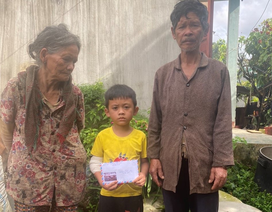 Kêu gọi hỗ trợ gia đình vợ chồng tông vào xe tải tử vong