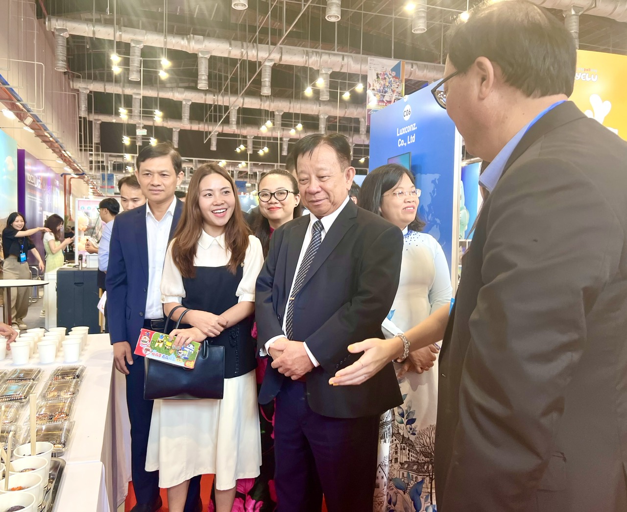 Tuần lễ Văn hóa và Nhân vật Quốc tế Việt Nam đang diễn ra tại Bình Dương