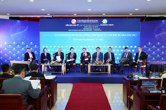 Tin tưởng, hỗ trợ "đầu tàu"