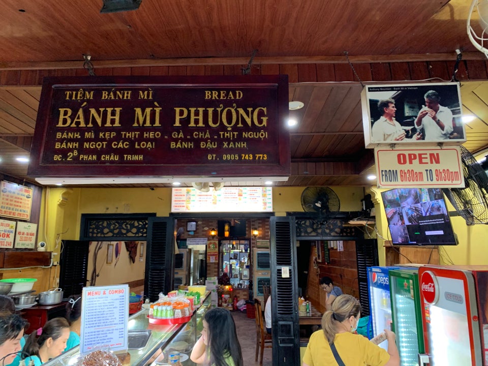 Khu vực sơ chế của tiệm bánh mì Phượng "chưa đảm bảo vệ sinh"