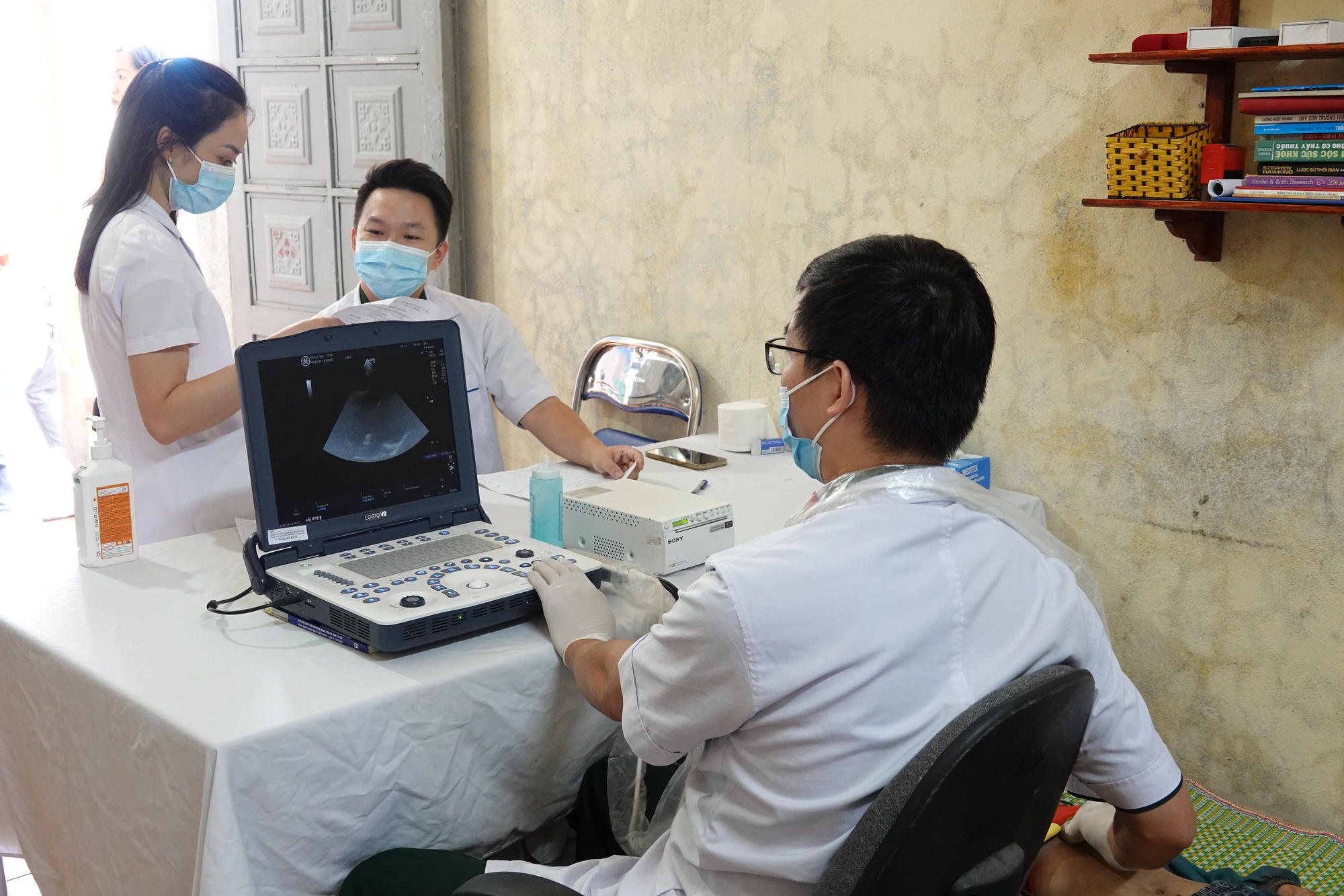 H&agrave;ng ng&agrave;n l&aacute; cờ Tổ quốc đến với người d&acirc;n v&ugrave;ng bi&ecirc;n giới tỉnh Lai Ch&acirc;u - Ảnh 8.