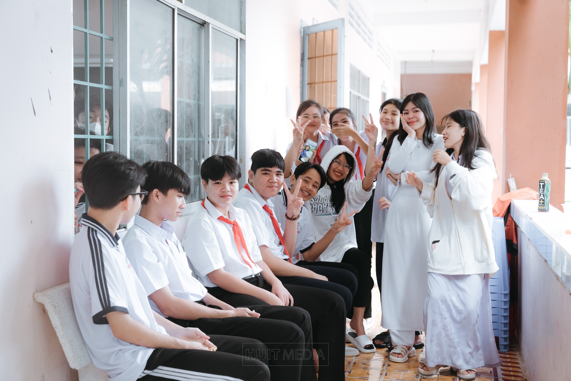 Ba trường đại học đồng hành cùng học sinh, sinh viên khó khăn ở xã đảo