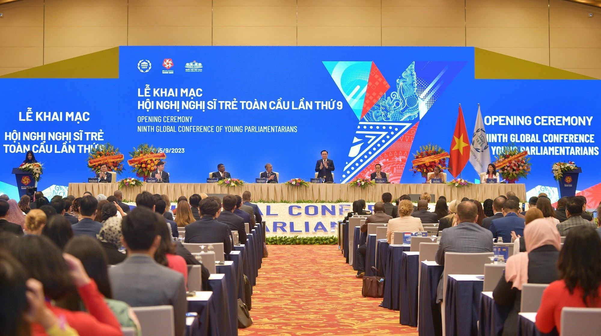 Chủ tịch Quốc hội: Để người d&acirc;n v&agrave; doanh nghiệp l&agrave; trung t&acirc;m của mọi quyết s&aacute;ch - Ảnh 3.
