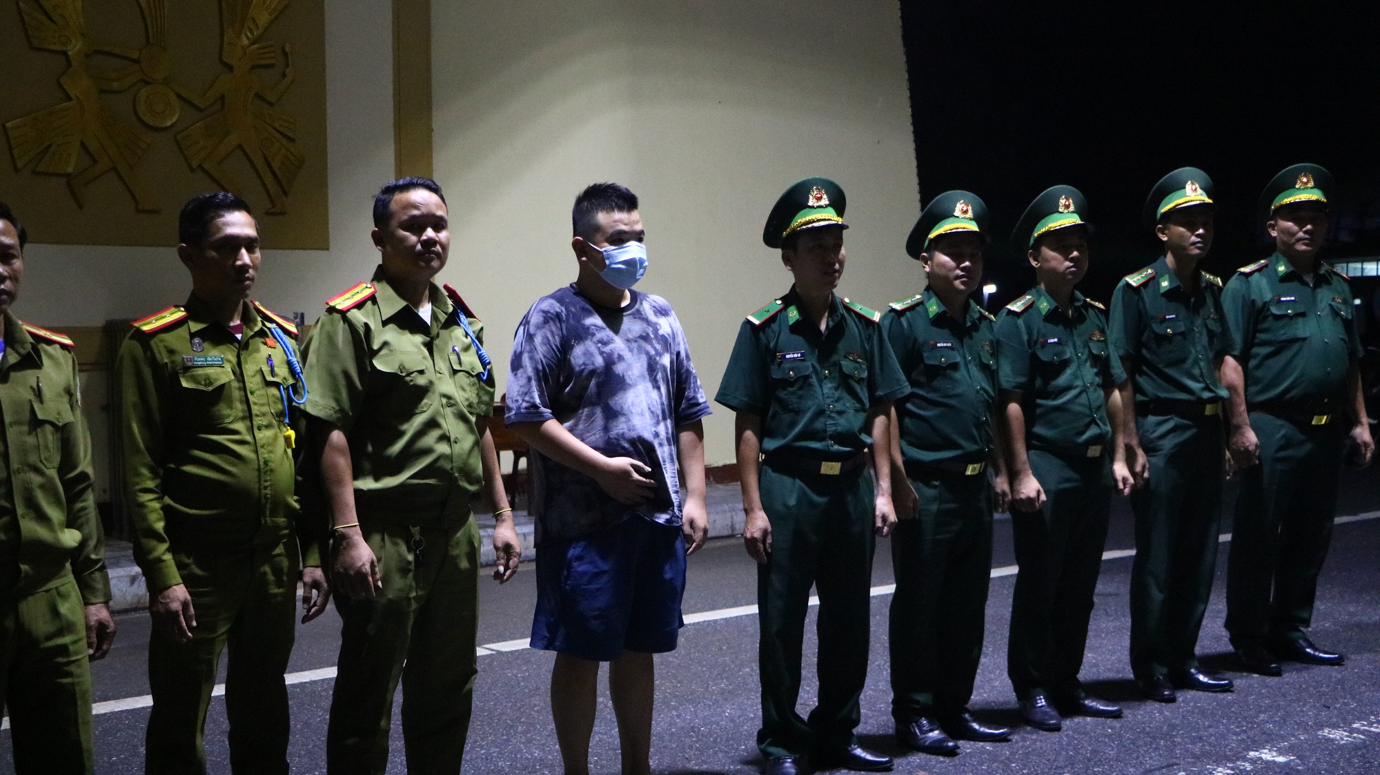 Giải cứu thanh ni&ecirc;n bị lừa sang nước ngo&agrave;i nghi b&aacute;n nội tạng - Ảnh 1.