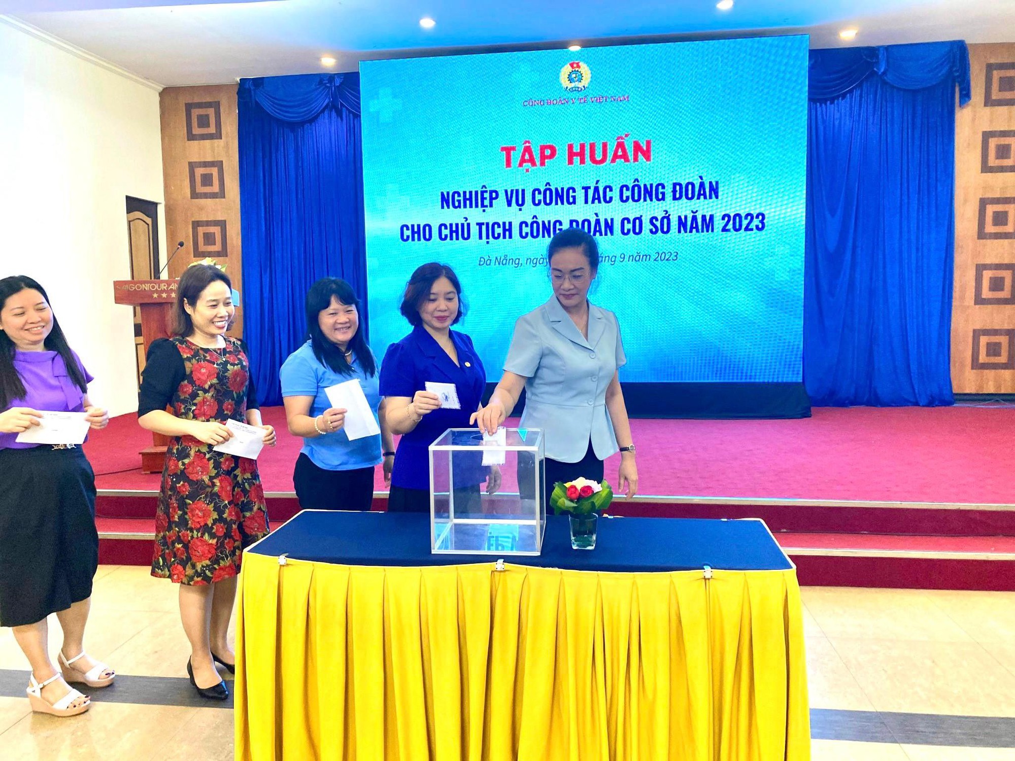 Quyên góp hỗ trợ gia đình đoàn viên gặp nạn trong vụ cháy chung cư mini