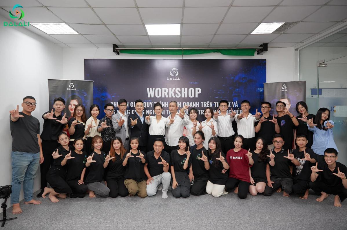 Vi Ngọc Lan lan tỏa tình yêu thương đến những mảnh đời bất hạnh - Ảnh 1.