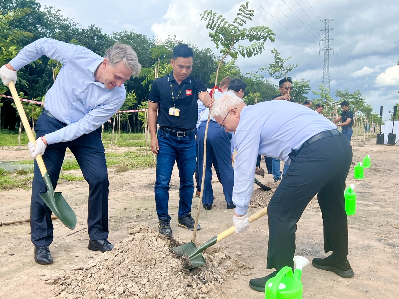 Ph&oacute; Thủ tướng L&ecirc; Minh Kh&aacute;i thị s&aacute;t nh&agrave; m&aacute;y 1,3 tỉ USD ở B&igrave;nh Dương - Ảnh 2.