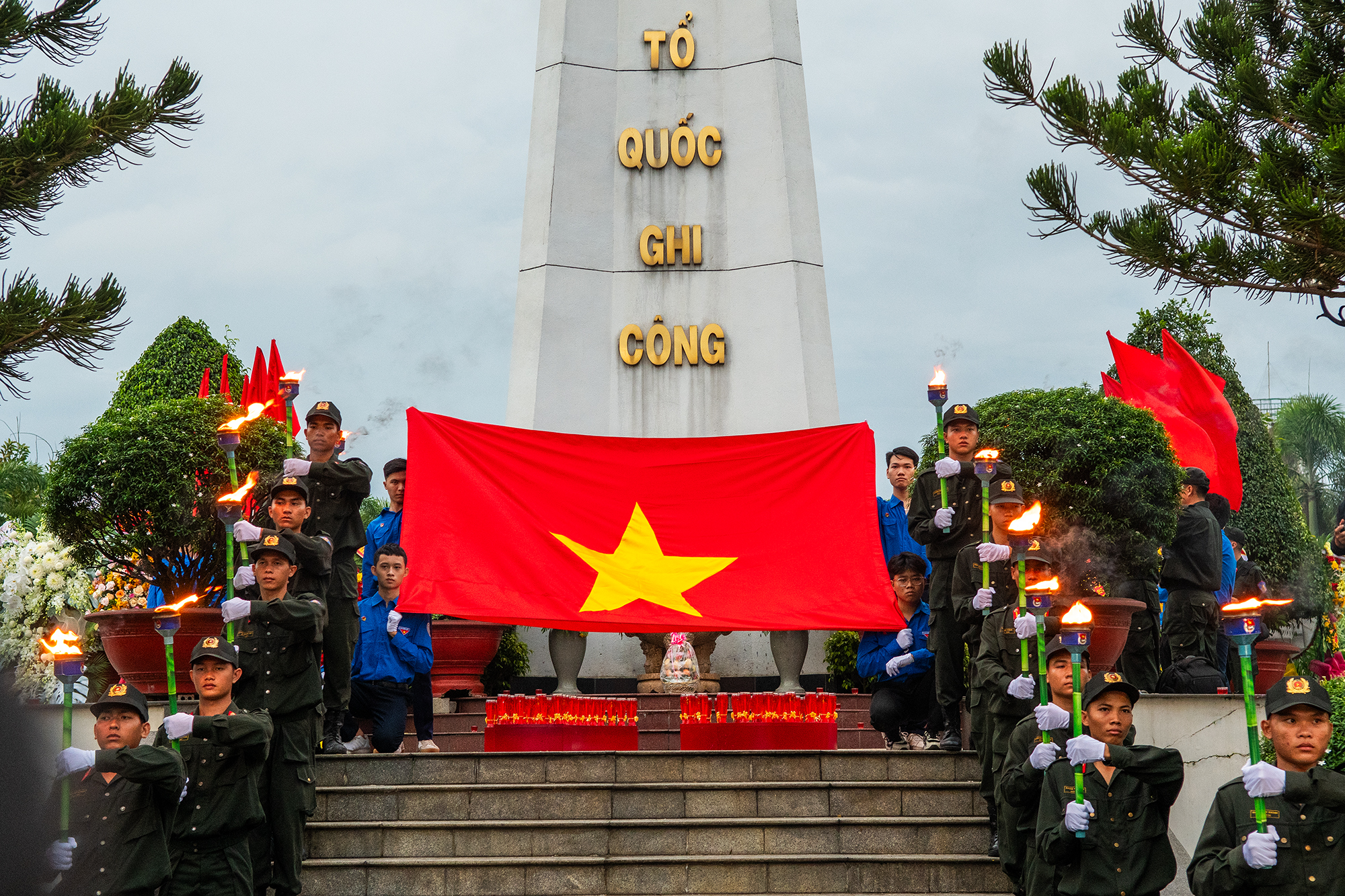 Cuộc thi ảnh Thiêng liêng cờ Tổ quốc: Hạnh phúc giữa thời bình - Ảnh 3.