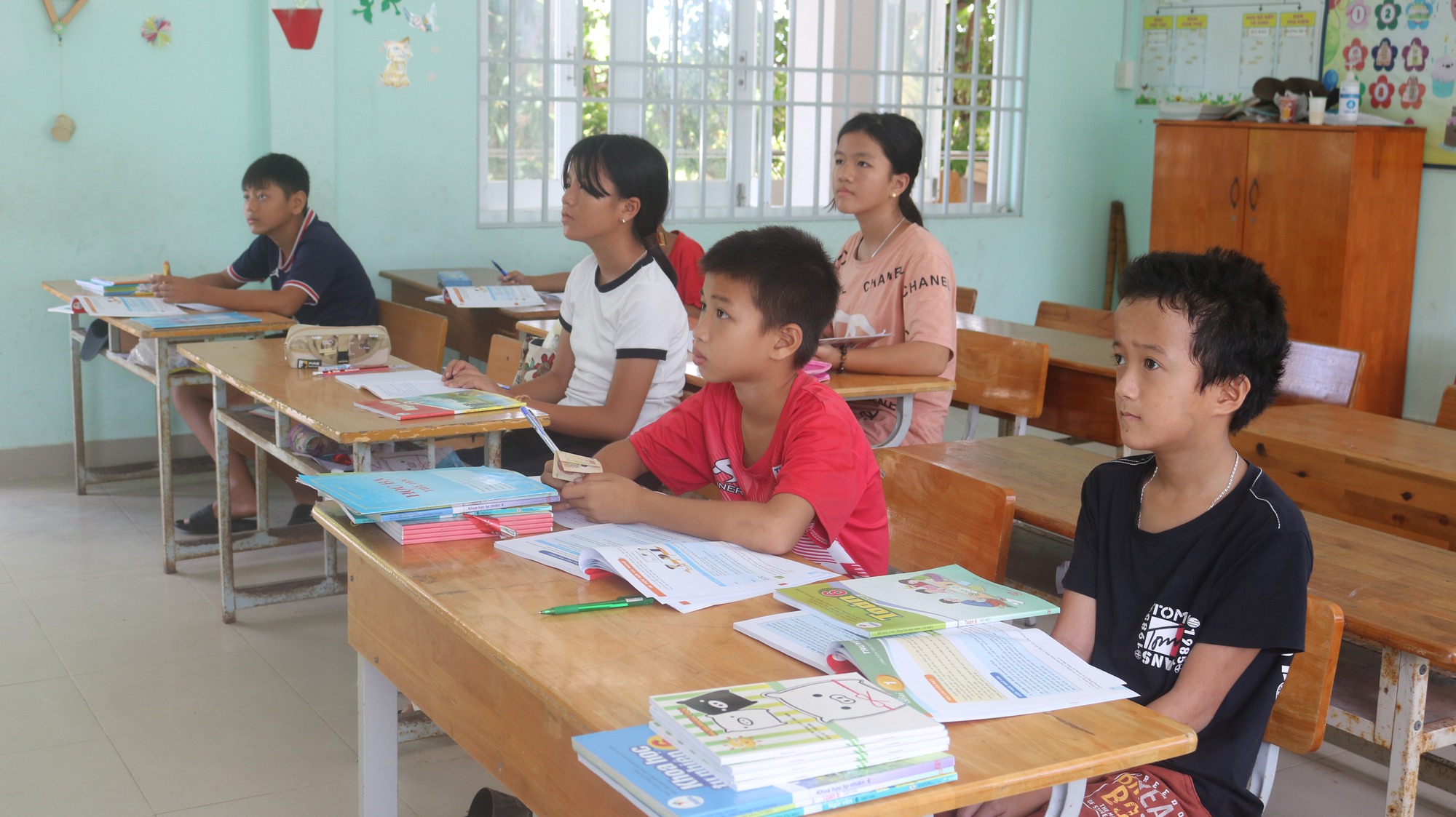 CUỘC THI VIẾT &ldquo;CHỦ QUYỀN QUỐC GIA BẤT KHẢ X&Acirc;M PHẠM&rdquo;: T&igrave;nh nguyện mang chữ ra đảo xa - Ảnh 2.