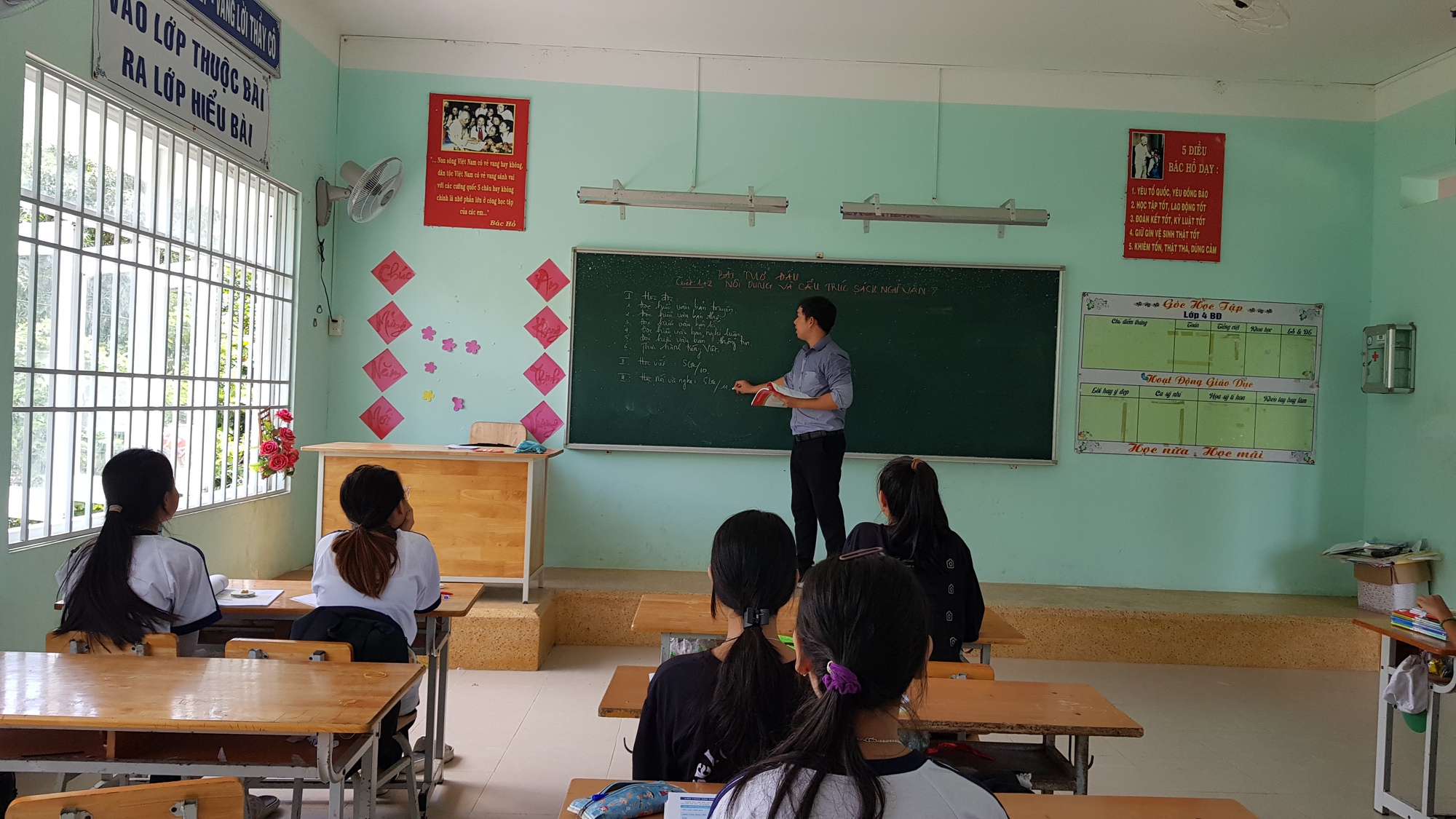CUỘC THI VIẾT “CHỦ QUYỀN QUỐC GIA BẤT KHẢ XÂM PHẠM”: Tình nguyện mang chữ ra đảo xa