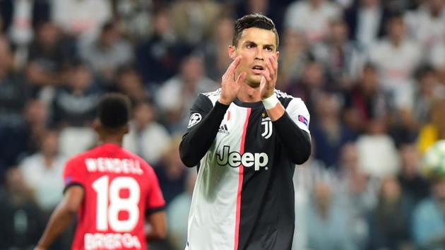 Juventus li&ecirc;n tục gặp biến, đối mặt đơn kiện của Ronaldo - Ảnh 1.