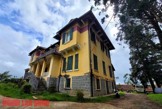 Toàn cảnh Dinh Tỉnh trưởng cũ trong lòng khu Hòa Bình của Đà Lạt - Ảnh 10.