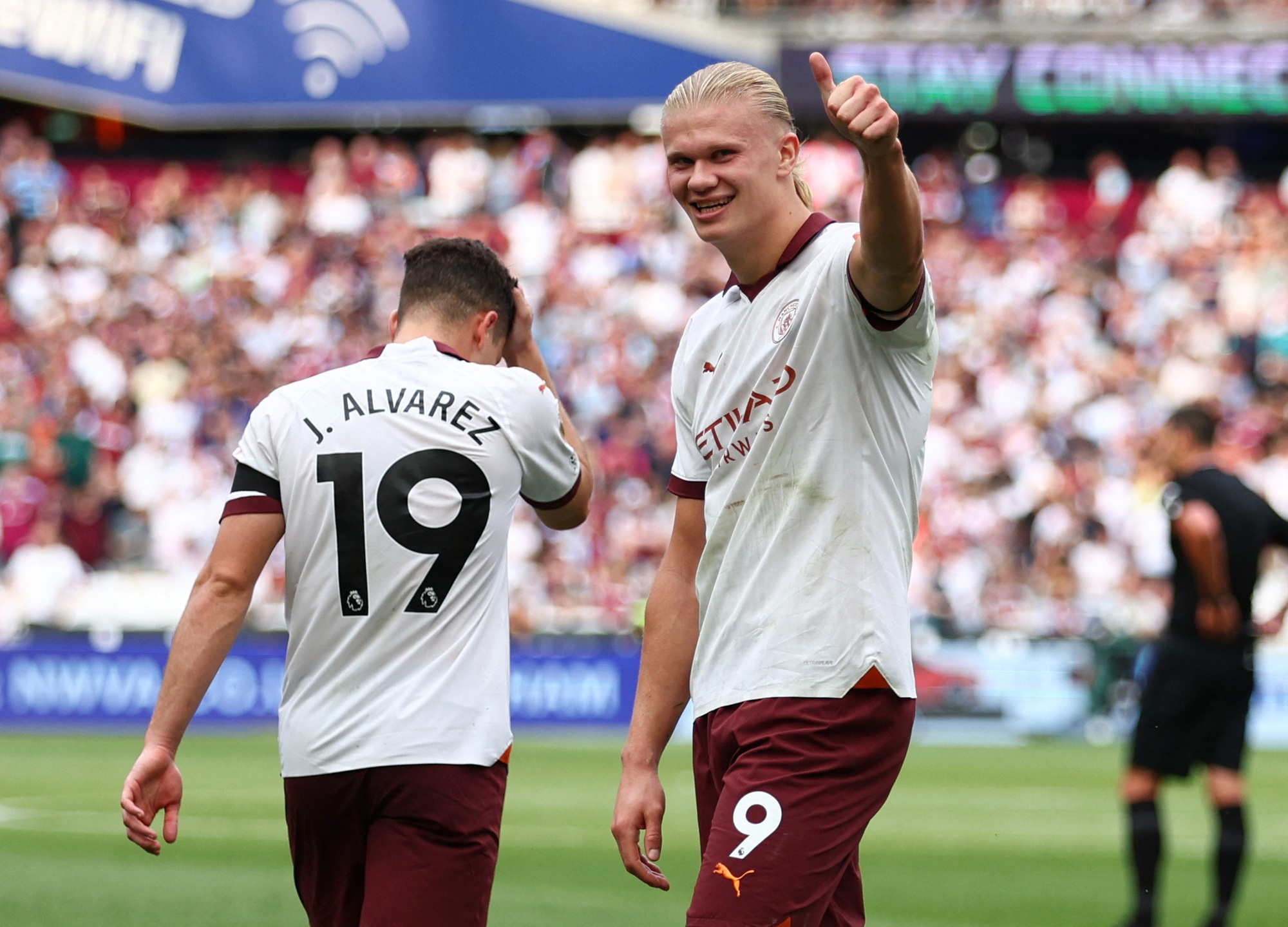 Man United thua thảm tr&ecirc;n s&acirc;n nh&agrave;, Man City ngược d&ograve;ng ở London - Ảnh 8.