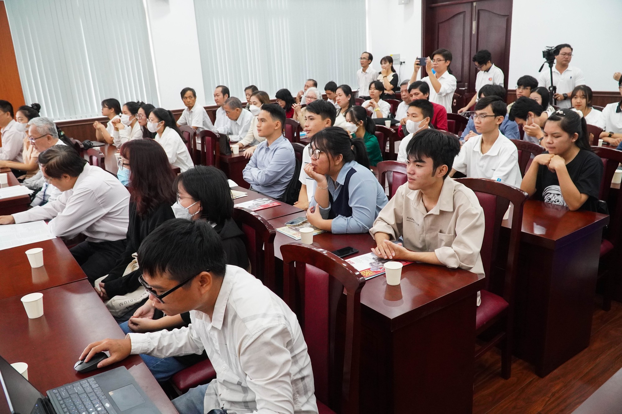 Nh&agrave; nghi&ecirc;n cứu Nguyễn Đ&igrave;nh Tư nhận giải thưởng khoa học Trần Văn Gi&agrave;u năm 2023 - Ảnh 8.