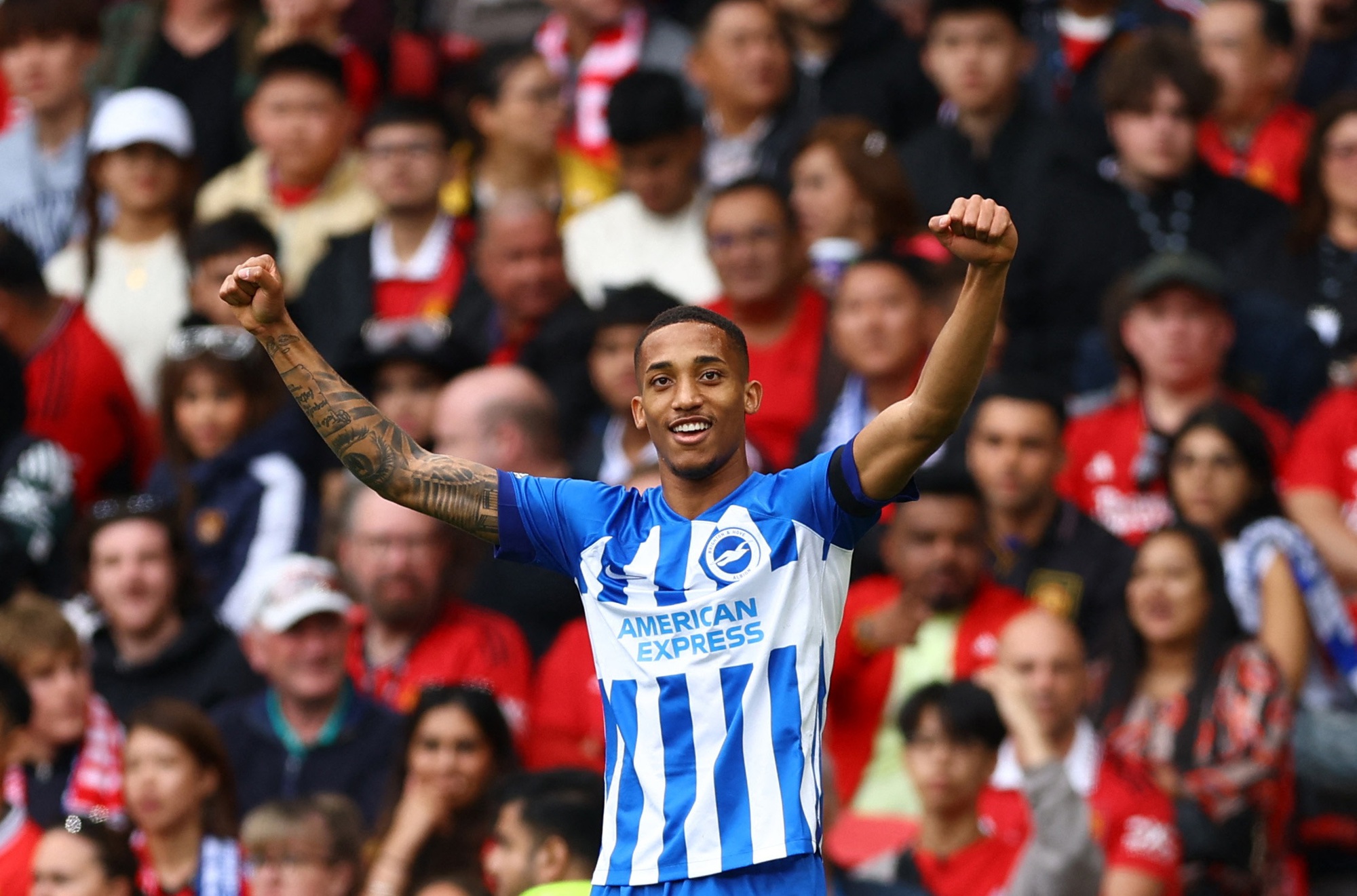 Man United thua thảm tr&ecirc;n s&acirc;n nh&agrave;, Man City ngược d&ograve;ng ở London - Ảnh 4.