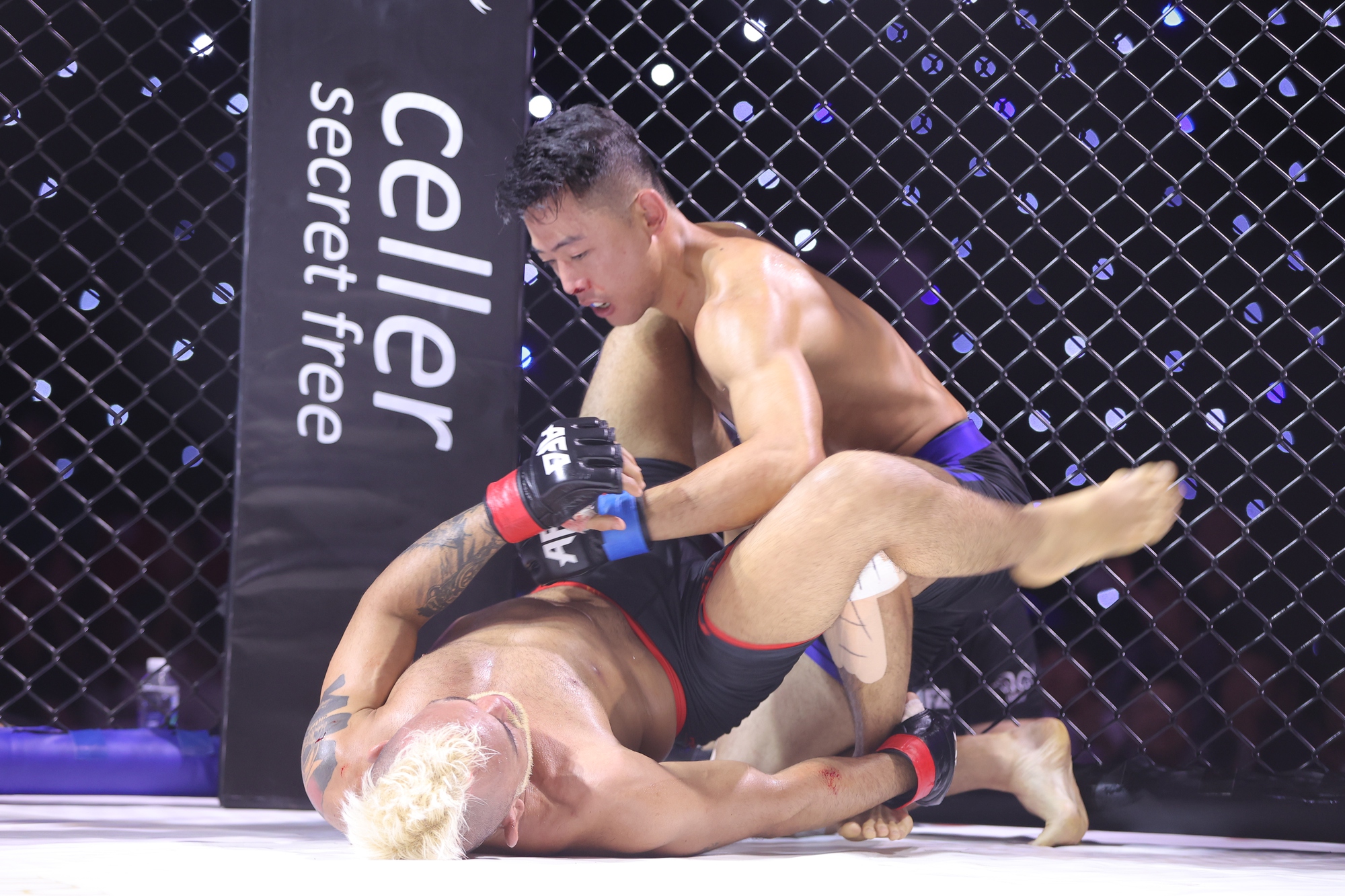 MMA AFC 28: Chiến thần Robson Oliveira gi&agrave;nh đai v&ocirc; địch danh gi&aacute; - Ảnh 1.