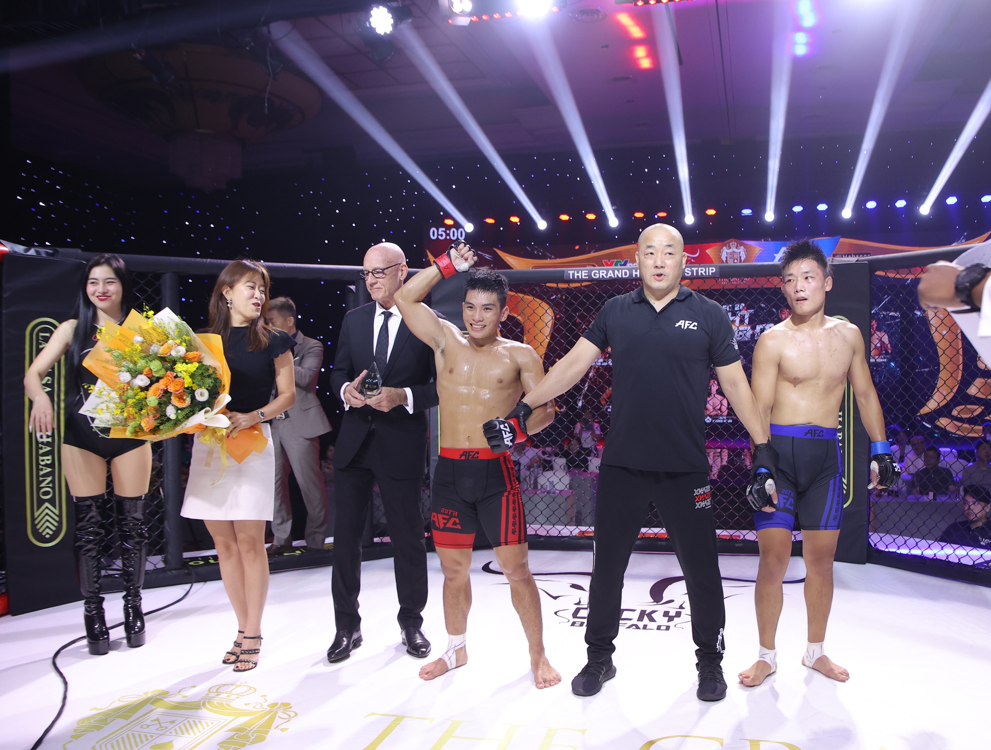 MMA AFC 28: Chiến thần Robson Oliveira gi&agrave;nh đai v&ocirc; địch danh gi&aacute; - Ảnh 5.