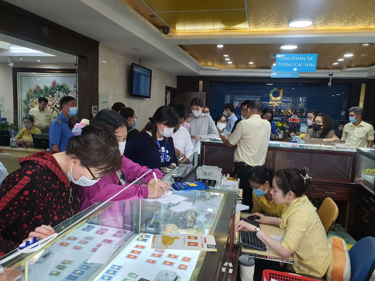 Kiến nghị bỏ v&agrave;ng trang sức l&agrave; ng&agrave;nh kinh doanh c&oacute; điều kiện - Ảnh 1.