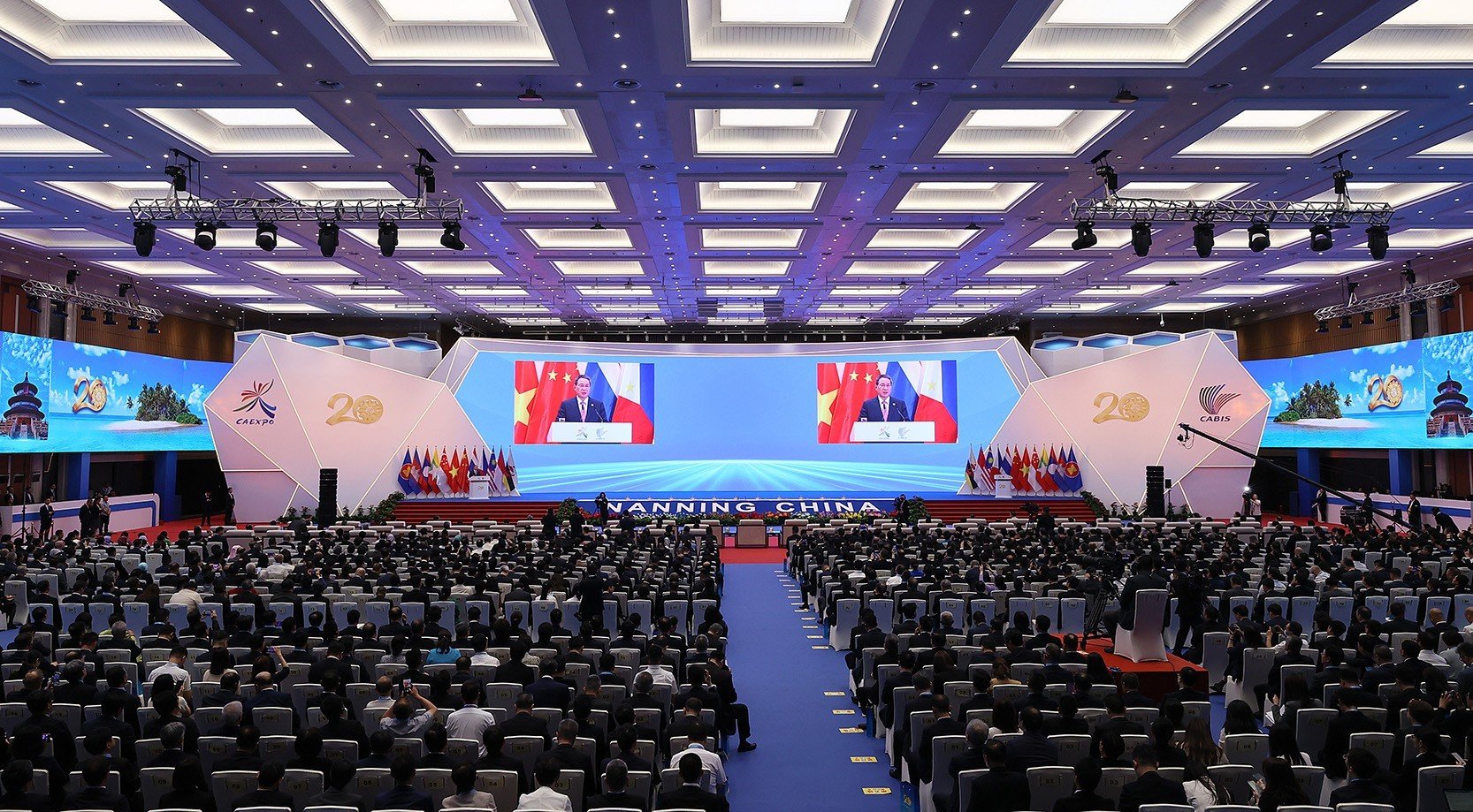 Thủ tướng Phạm Minh Ch&iacute;nh ph&aacute;t biểu tại khai mạc Hội chợ Trung Quốc - ASEAN - Ảnh 1.
