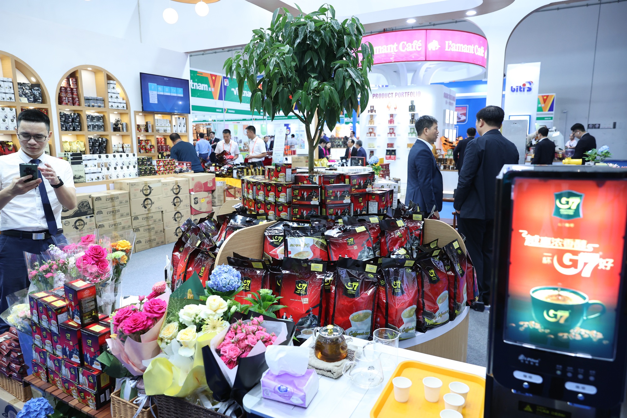 Thủ tướng Phạm Minh Ch&iacute;nh ph&aacute;t biểu tại khai mạc Hội chợ Trung Quốc - ASEAN - Ảnh 8.