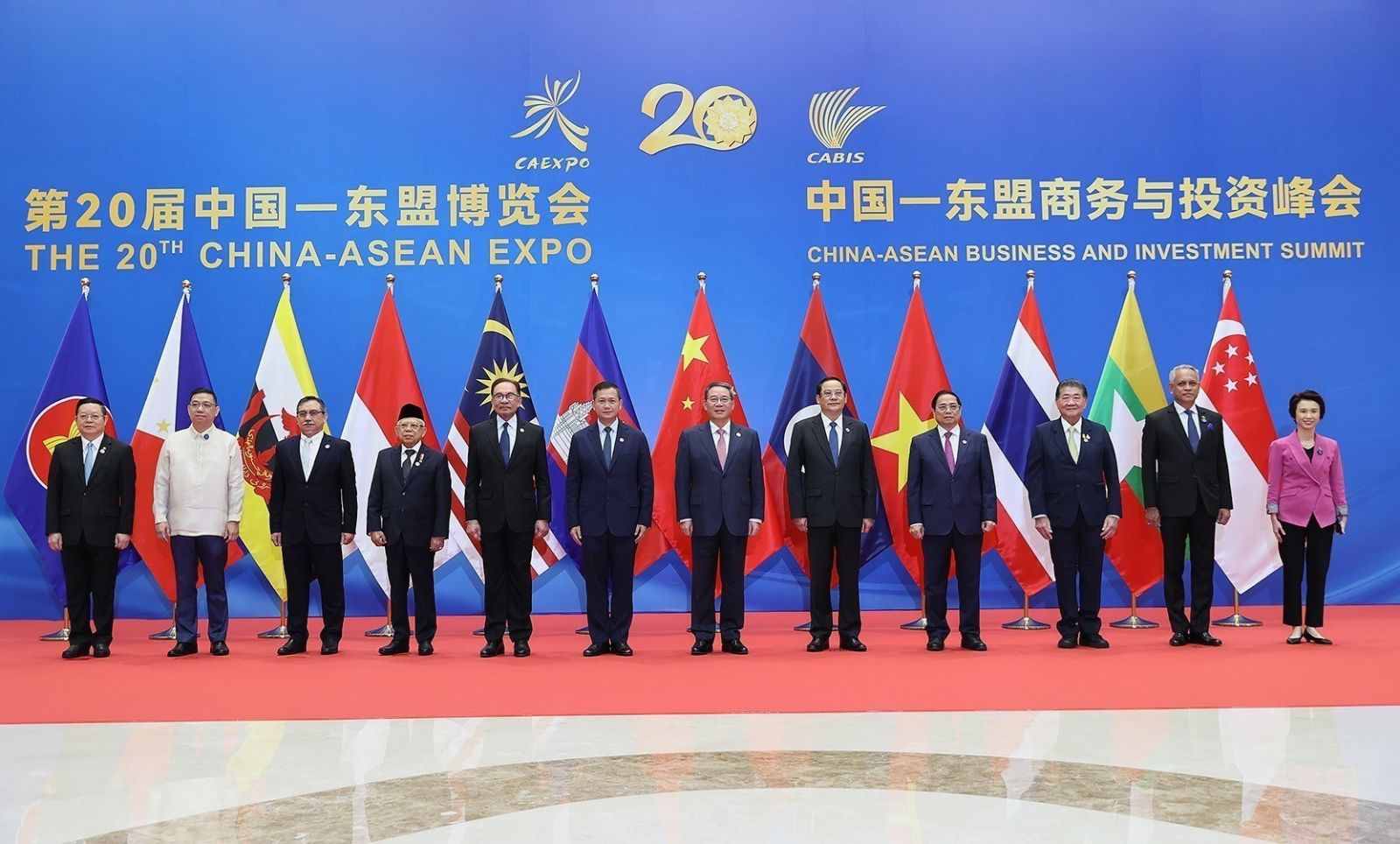 Thủ tướng Phạm Minh Ch&iacute;nh ph&aacute;t biểu tại khai mạc Hội chợ Trung Quốc - ASEAN - Ảnh 7.