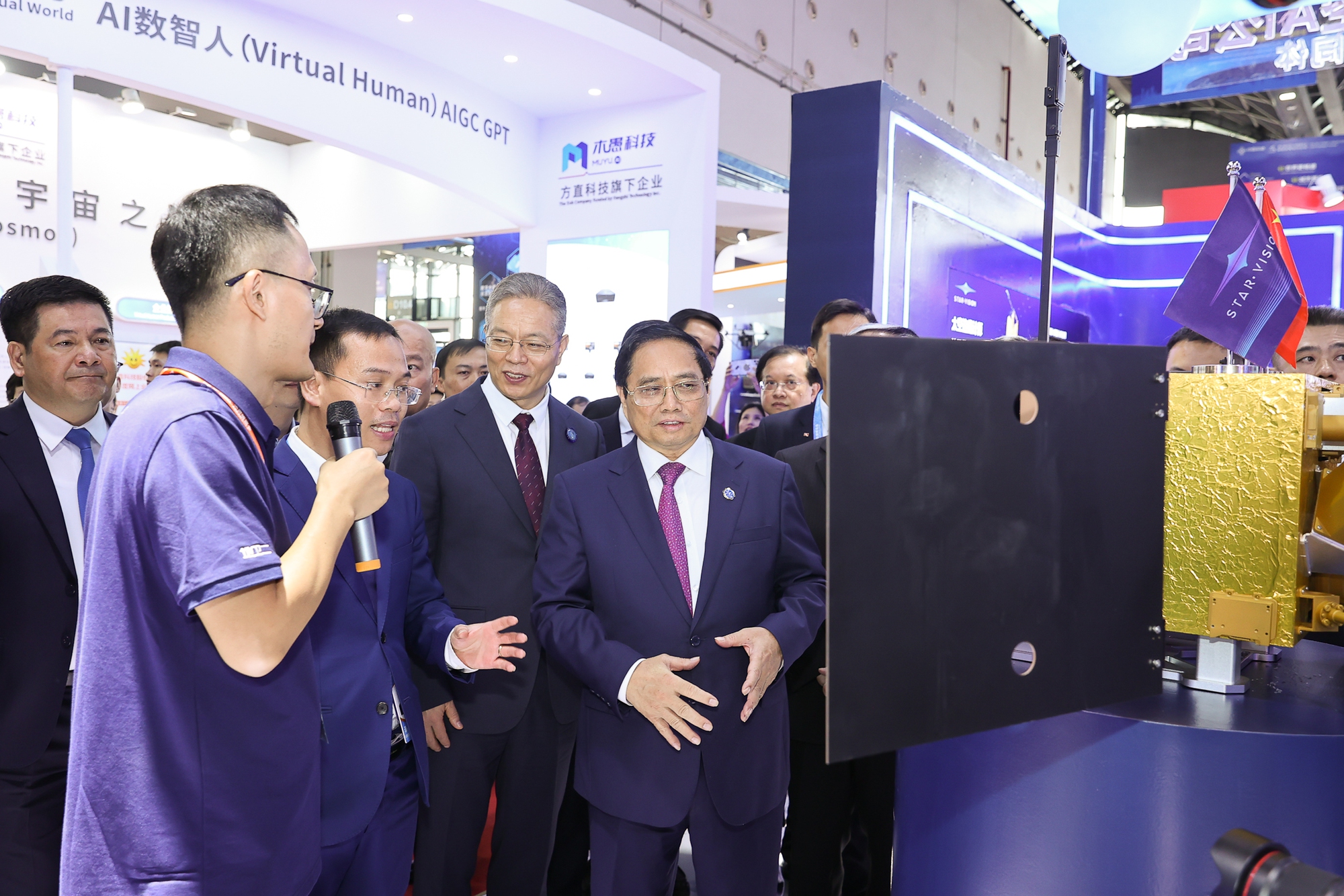Thủ tướng mong Việt Nam thành điểm trung chuyển hàng hóa giữa ASEAN và Trung Quốc - Ảnh 14.