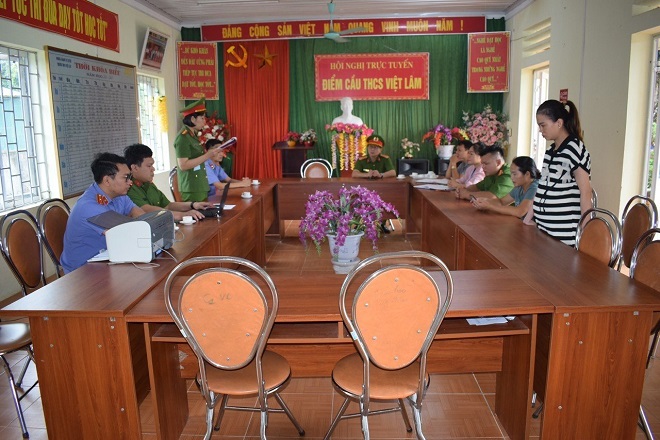 Khởi tố nữ kế toán trường học tự ý nâng hệ số lương của mình từ 2,72 lên 4,27