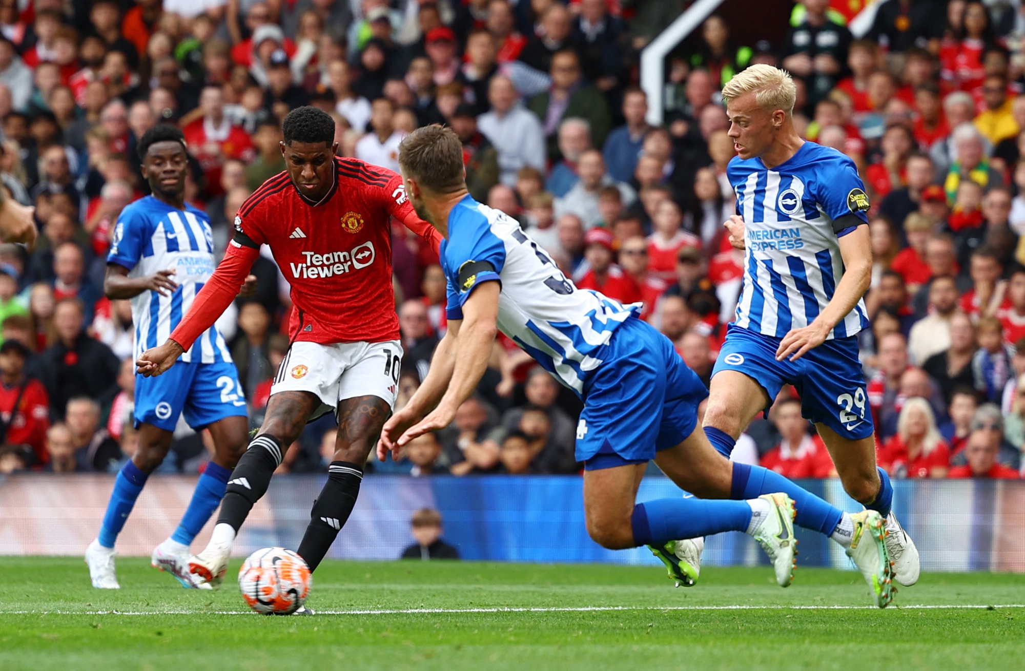 Man United khởi đầu tệ hại nhất lịch sử, HLV Erik ten Hag lo bị sa thải