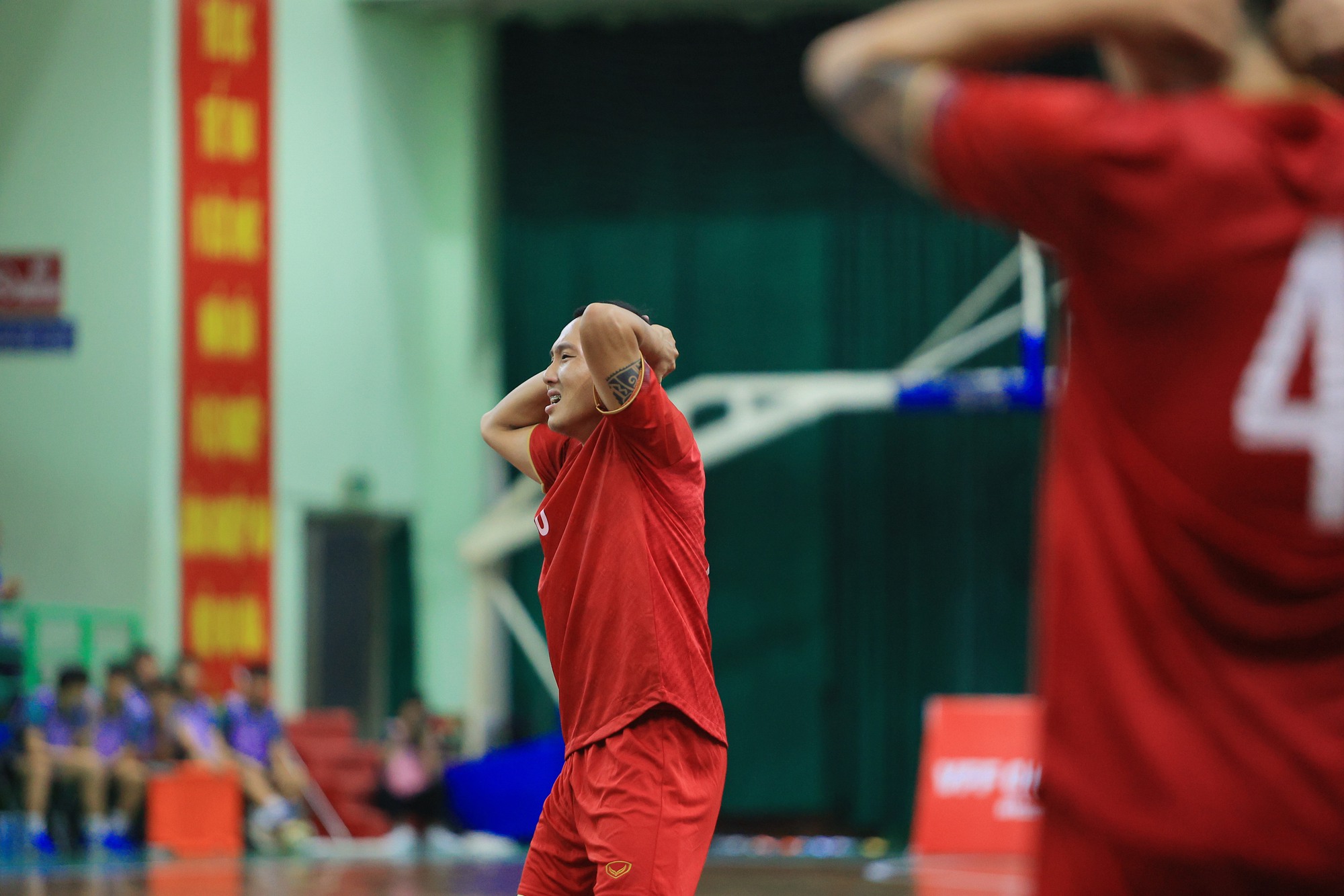 Tuyển futsal Việt Nam thua đậm tr&ecirc;n s&acirc;n nh&agrave; trước tuyển Hungary - Ảnh 3.