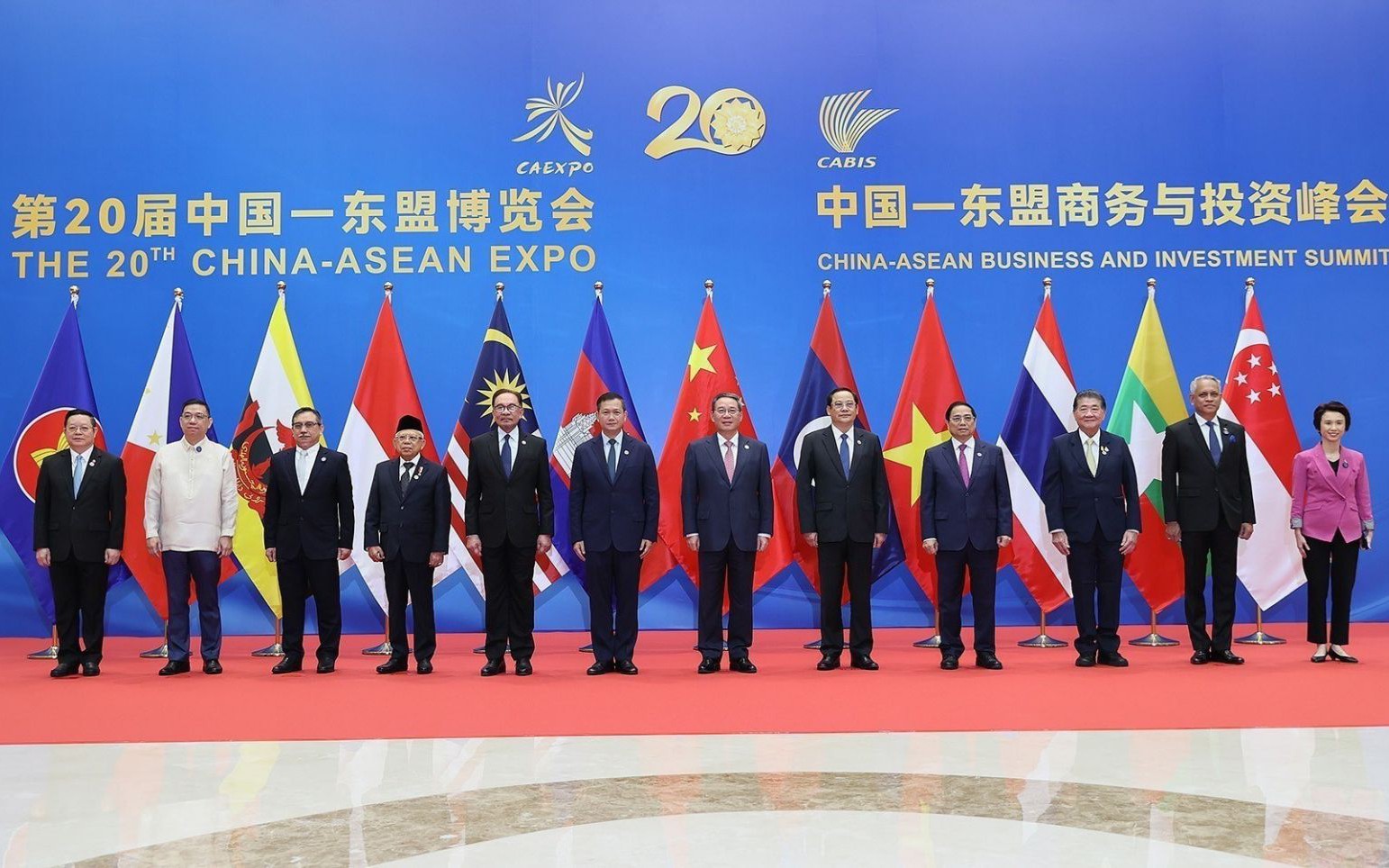 Thủ tướng Phạm Minh Ch&iacute;nh ph&aacute;t biểu tại khai mạc Hội chợ Trung Quốc - ASEAN - Ảnh 4.