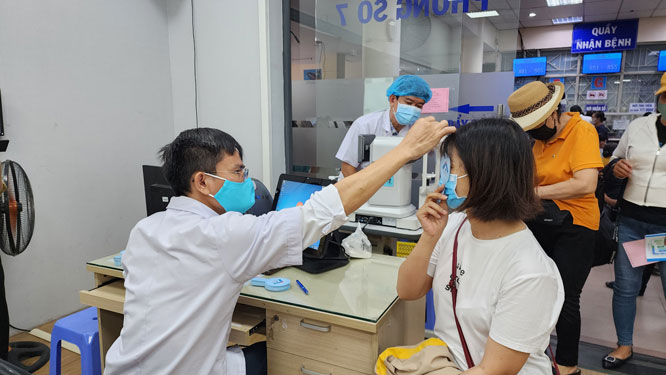 TP HCM: Yêu cầu các phòng khám tuân thủ quy định về đơn thuốc chữa đau mắt đỏ