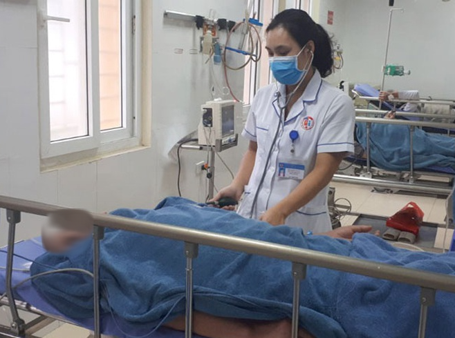 Cô gái trẻ sốc phản vệ sau 10 phút tự ý mua thuốc về uống