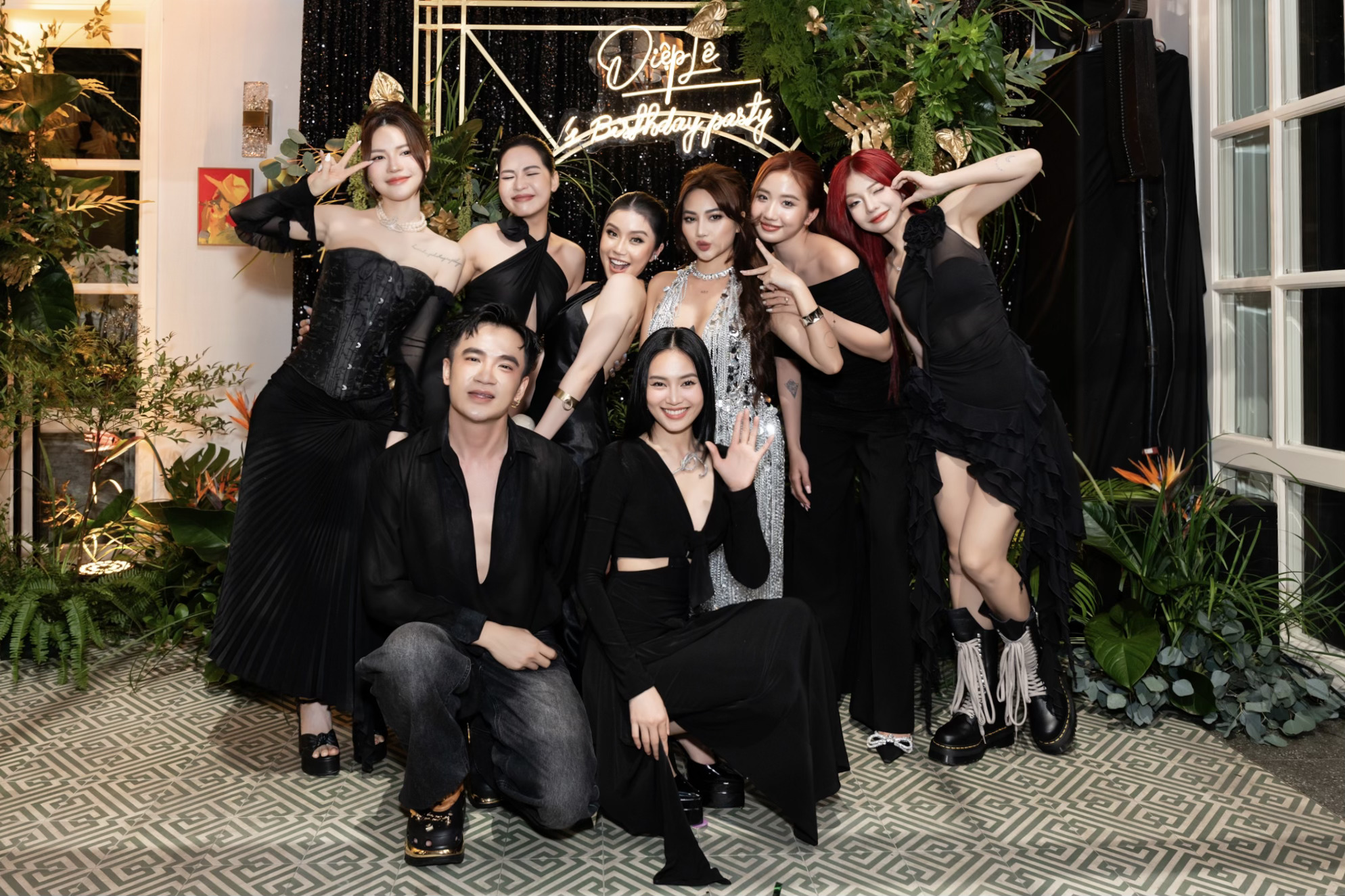 Diệp Lê với tiệc sinh nhật nửa tỉ quy tụ trai xinh gái đẹp showbiz là ai?