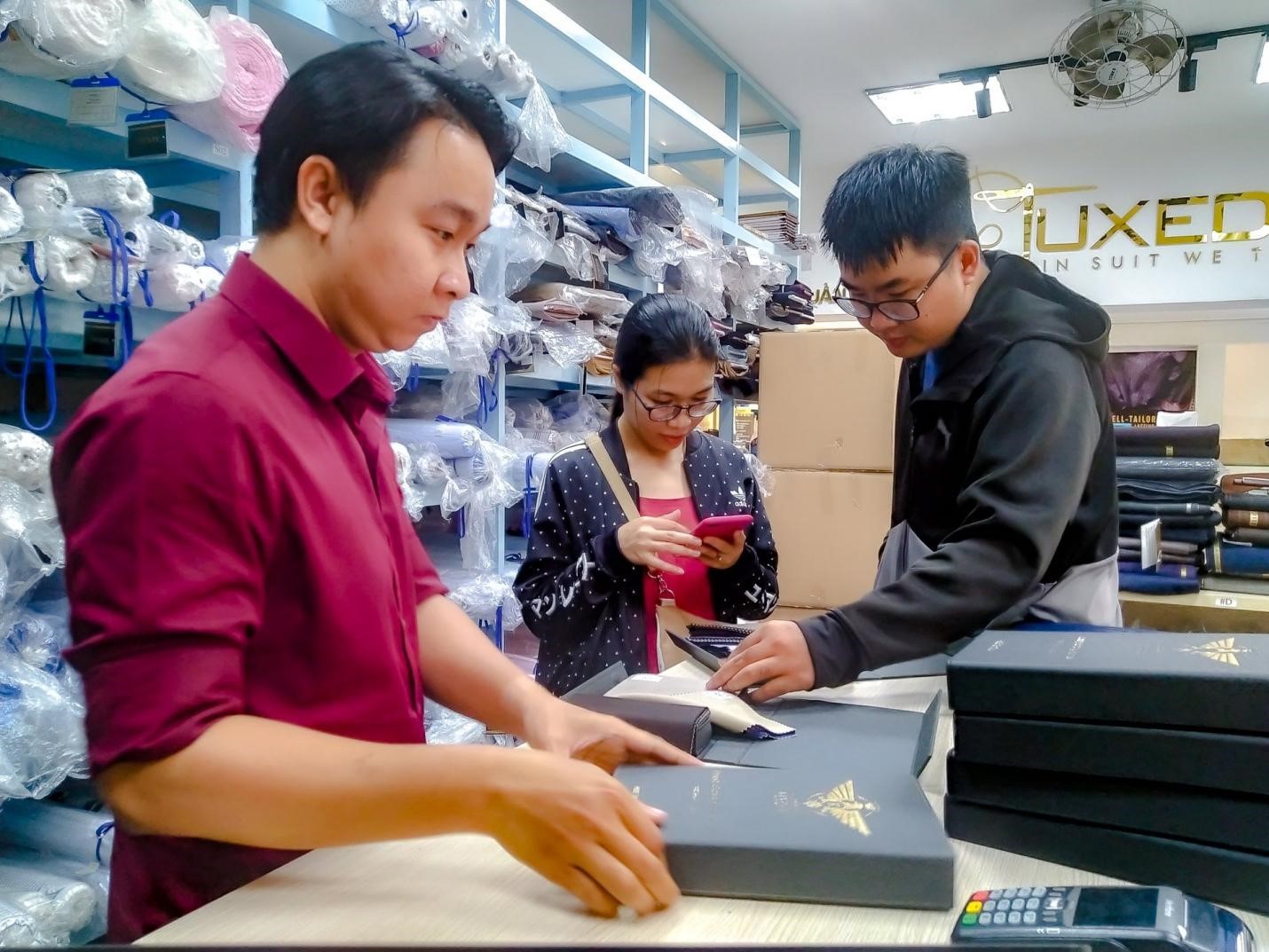 Kevinlli - Chất liệu vải may vest cao cấp cho qu&yacute; &ocirc;ng tự tin v&agrave; sang trọng - Ảnh 3.