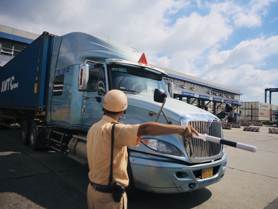 TP HCM: Những con số biết n&oacute;i sau 1 th&aacute;ng mạnh tay với xe kh&aacute;ch, xe container  - Ảnh 1.