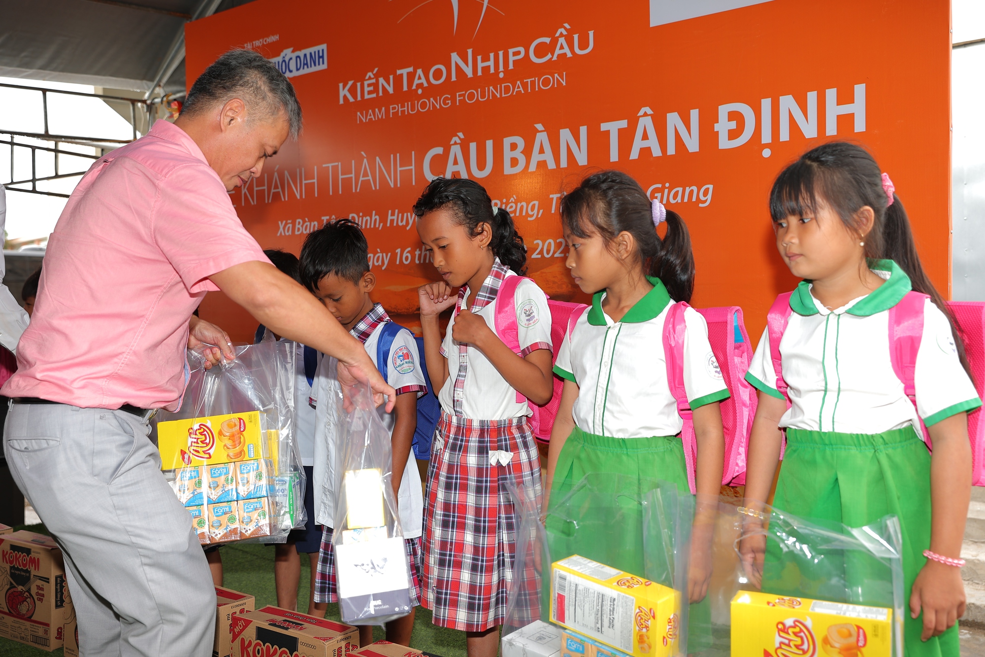 Kh&aacute;nh th&agrave;nh cầu B&agrave;n T&acirc;n Định tại Ki&ecirc;n Giang &ndash; Nối nhịp cầu vui - Ảnh 3.