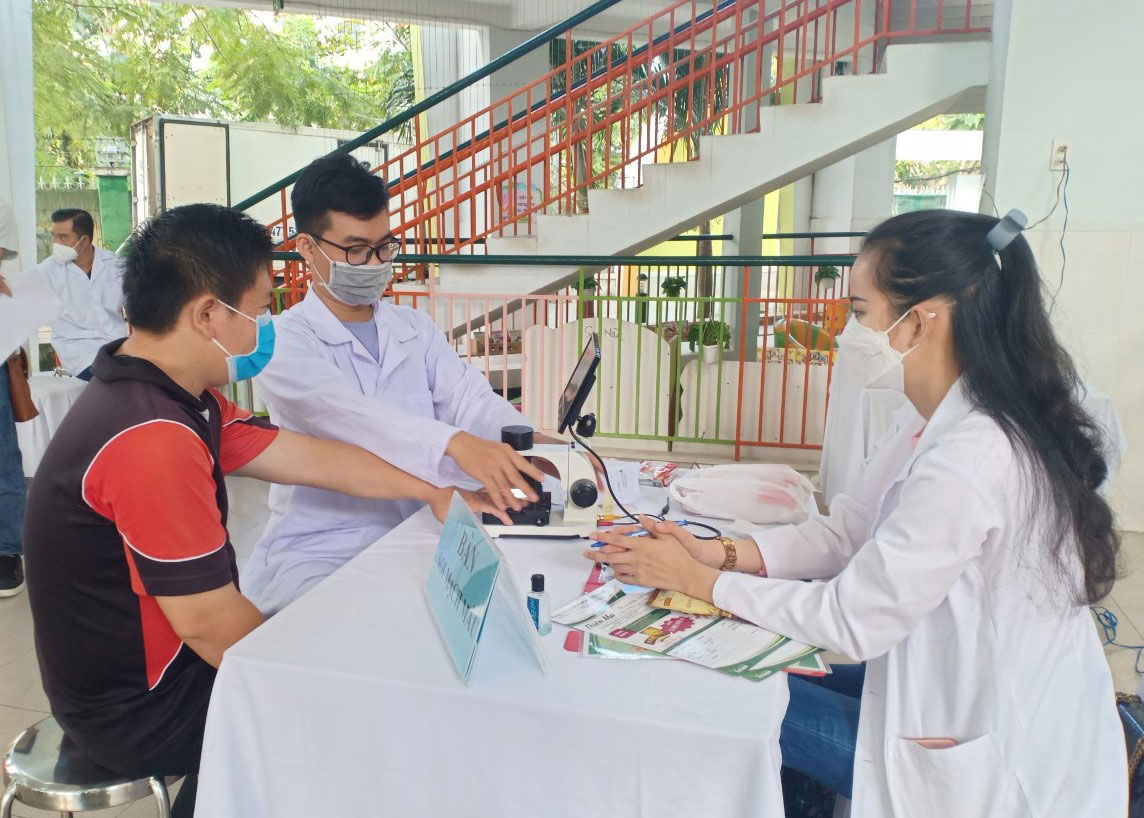 Toàn tâm, toàn ý vì người lao động