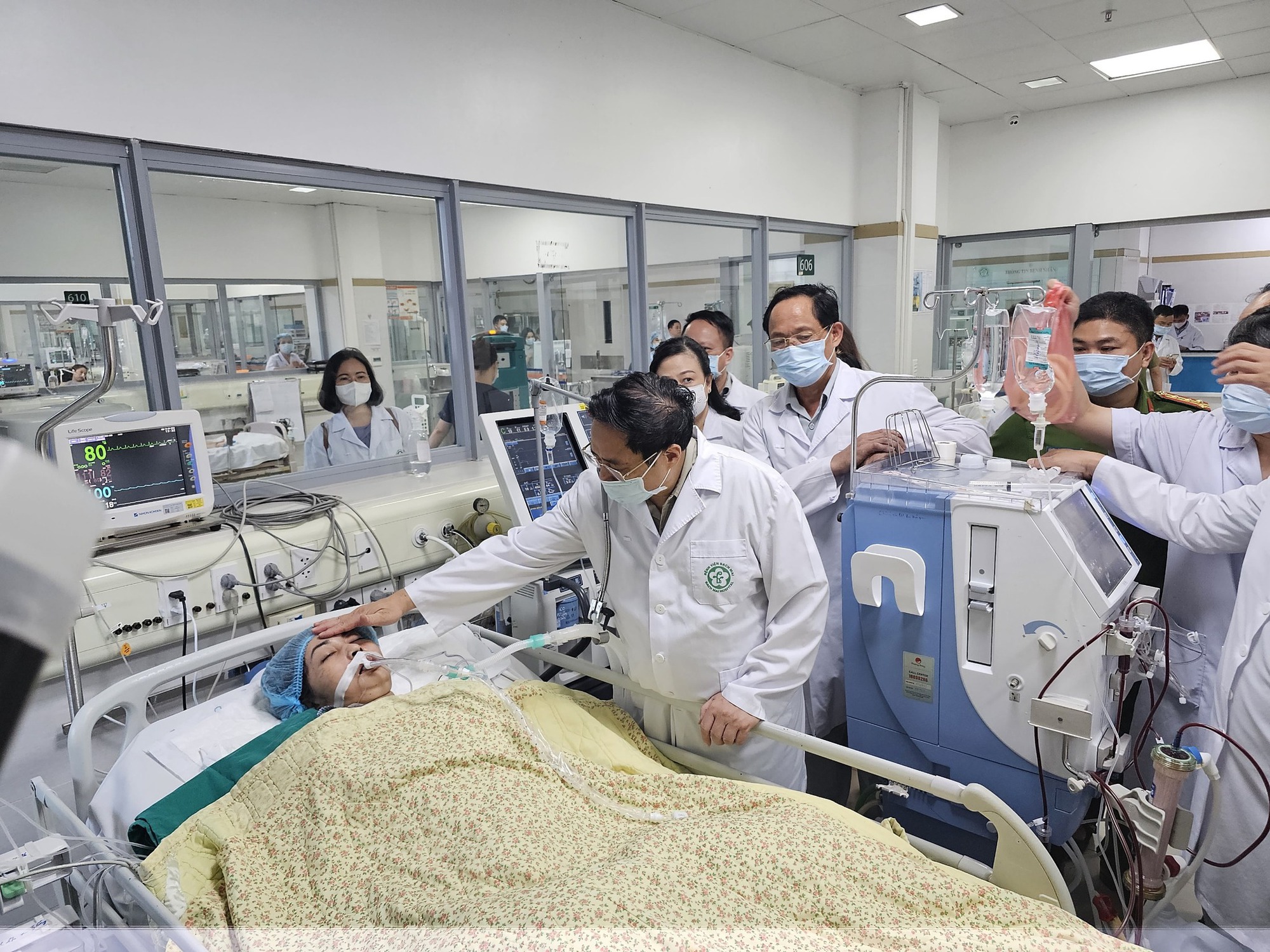 Thiếu tá biên phòng trong vụ cháy chung cư vẫn thở máy