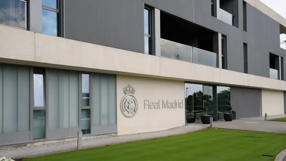 Xuất hiện nạn nh&acirc;n thứ hai của vụ cầu thủ trẻ Real Madrid ph&aacute;t t&aacute;n clip sex - Ảnh 1.